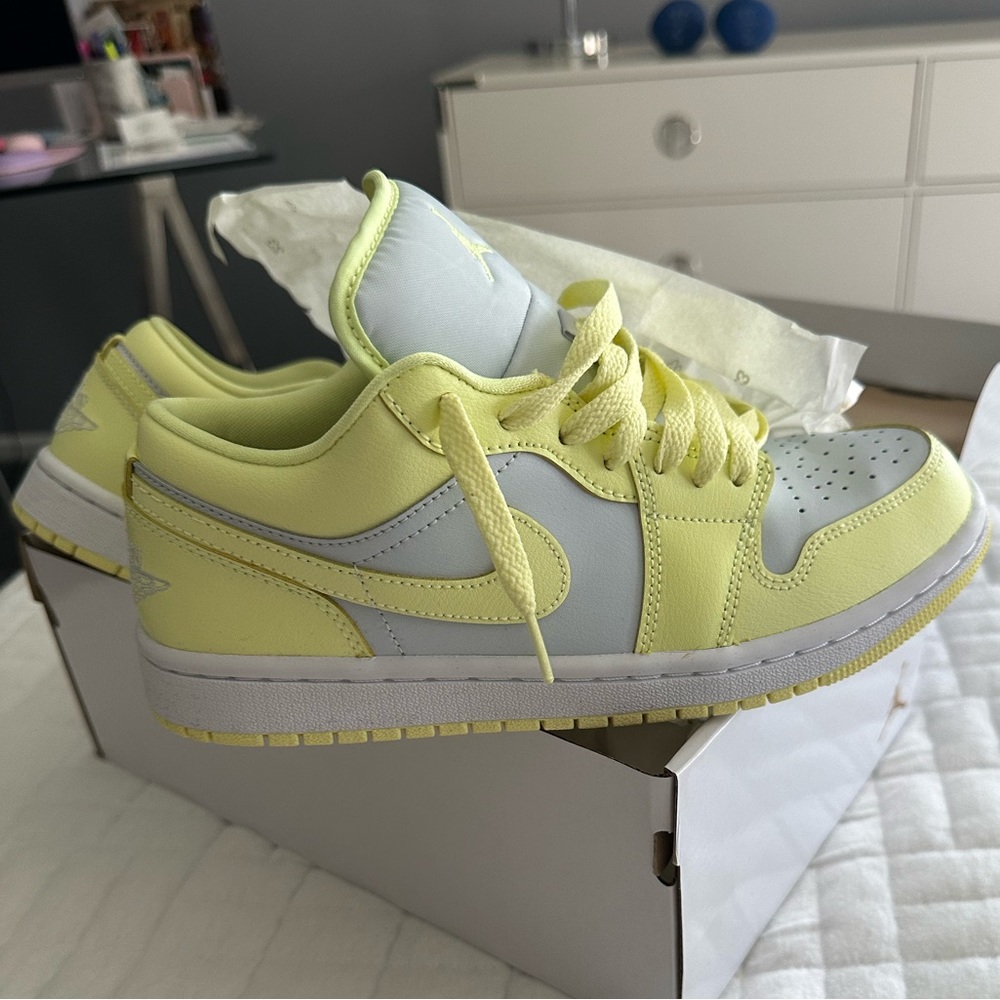 Women’s Air Jordan 1 low - pure platinum citron tint/lemonade, size 7